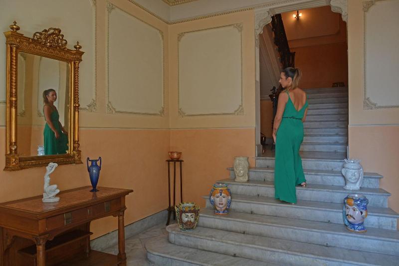 B&B Di Charme Camelie Palazzo Nicotra Riposto Dış mekan fotoğraf