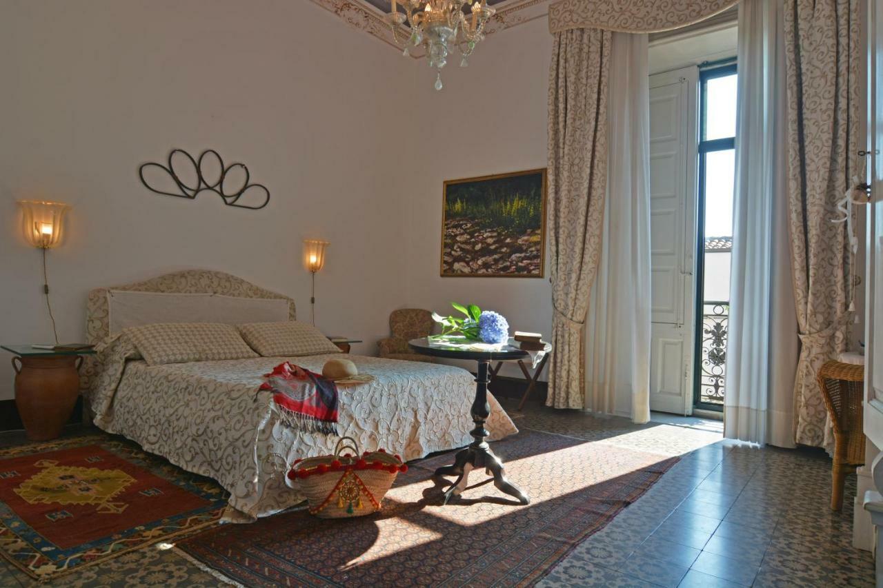 B&B Di Charme Camelie Palazzo Nicotra Riposto Dış mekan fotoğraf