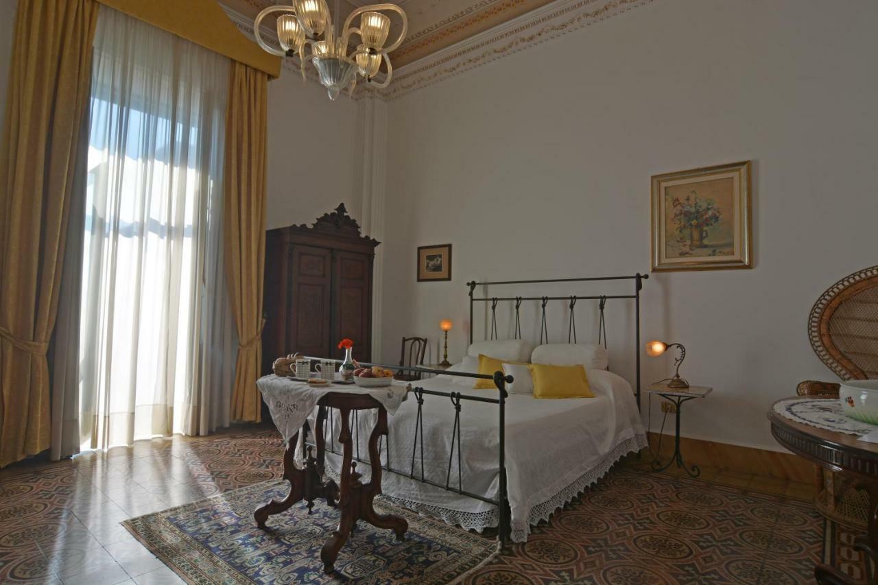 B&B Di Charme Camelie Palazzo Nicotra Riposto Dış mekan fotoğraf