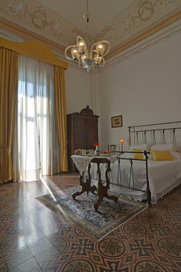 B&B Di Charme Camelie Palazzo Nicotra Riposto Dış mekan fotoğraf