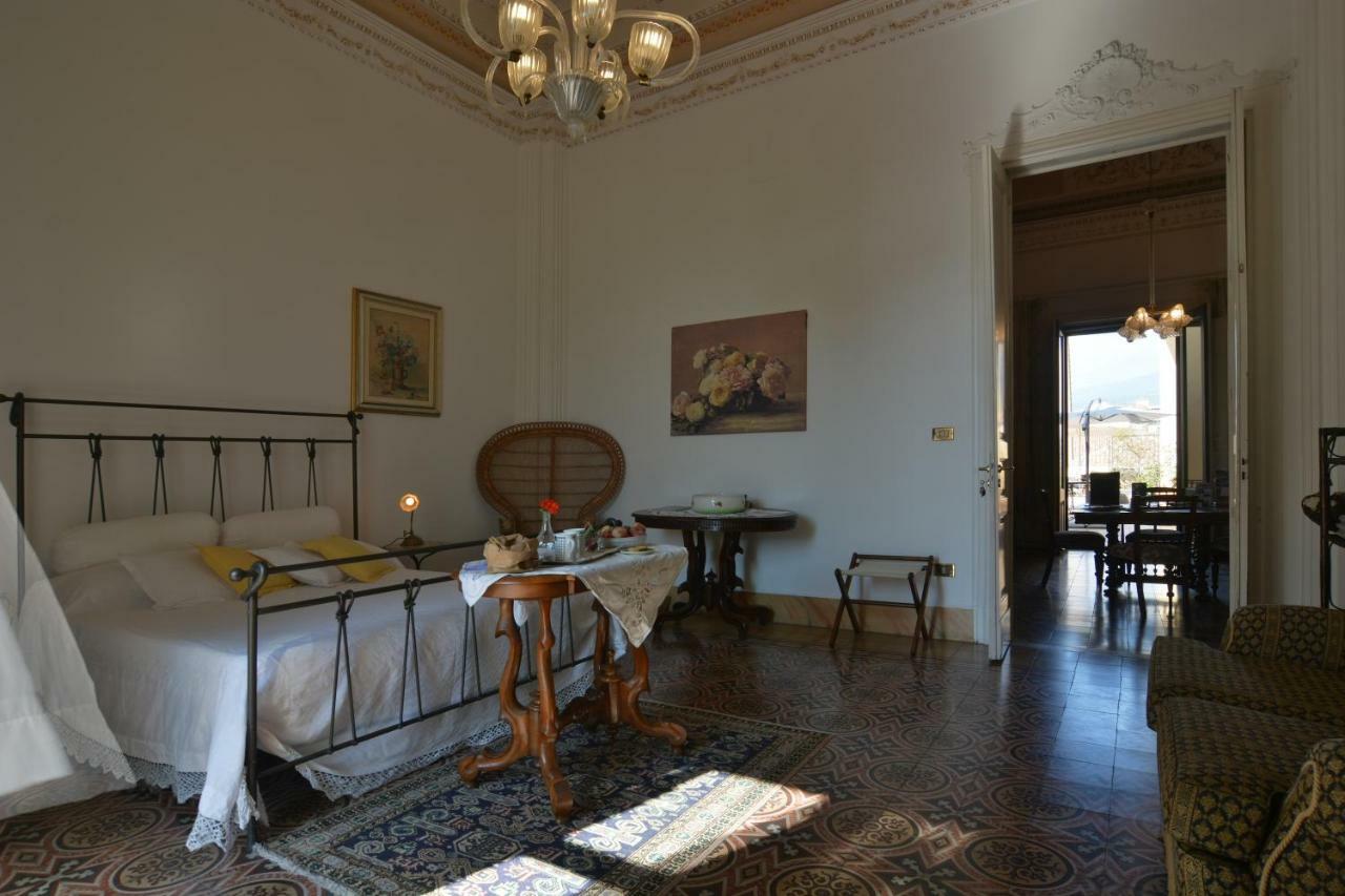 B&B Di Charme Camelie Palazzo Nicotra Riposto Dış mekan fotoğraf